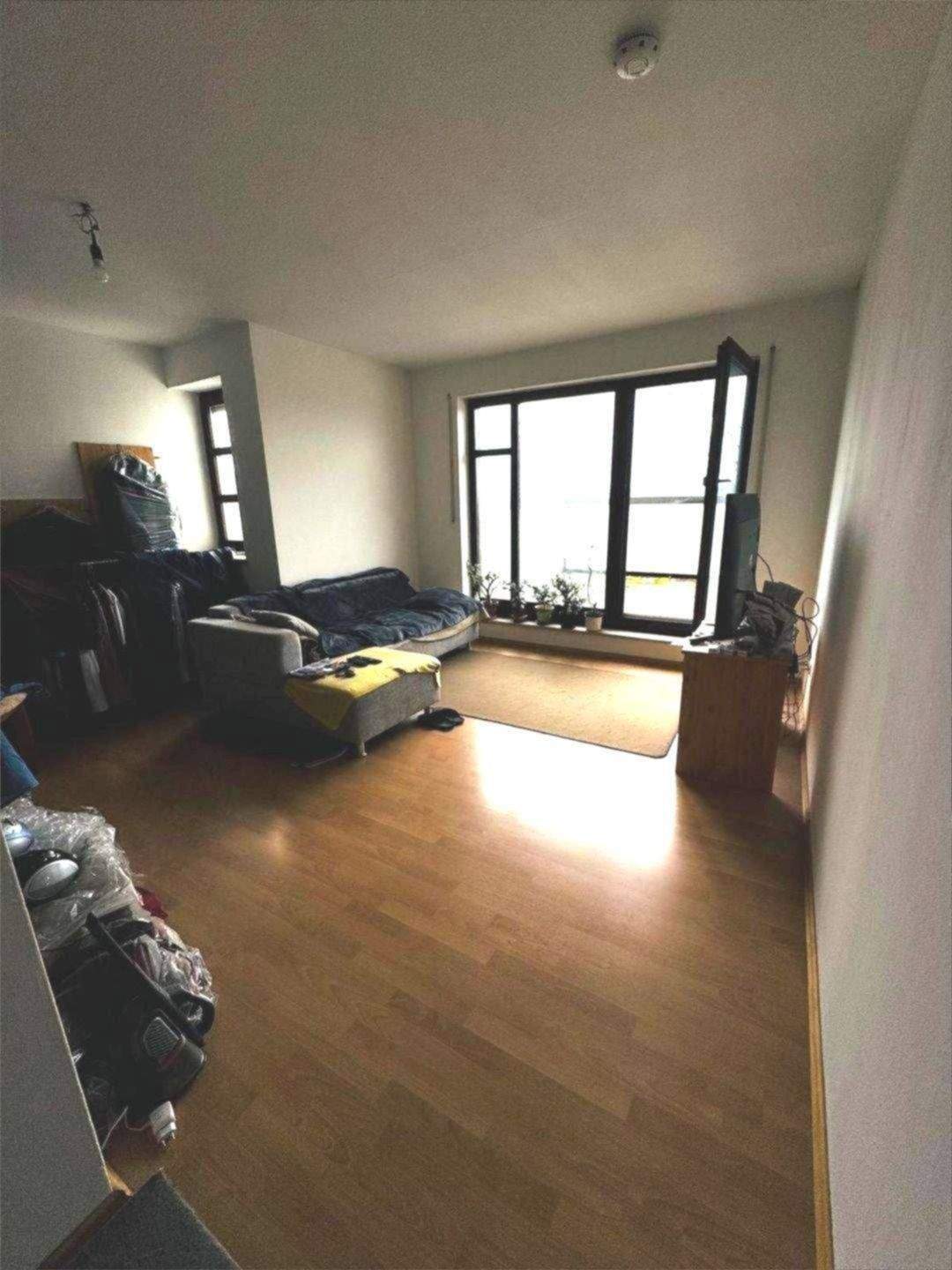 großzügiges, ruhiges Ein-Zimmer-Appartement mit Fernblick in Altdorf/LA