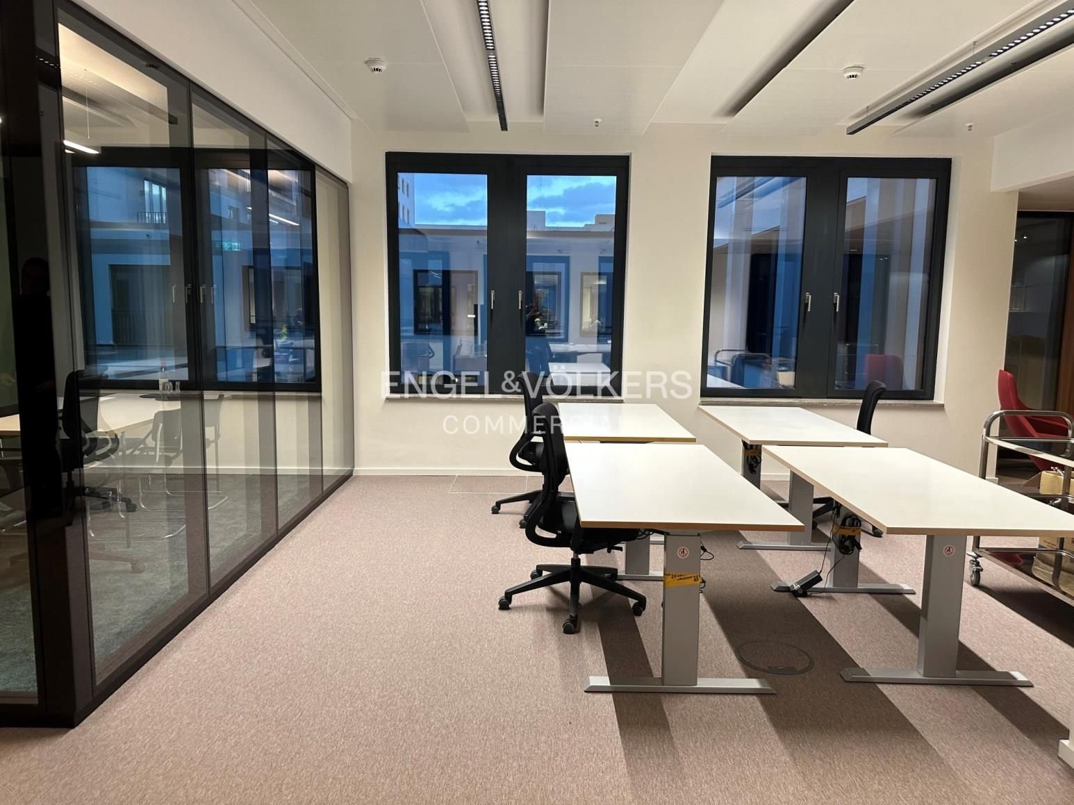 Büro-/Praxisfläche zur Miete 22 € 242 m²<br/>Bürofläche ab 242 m²<br/>Teilbarkeit Wilmersdorf Berlin 10717