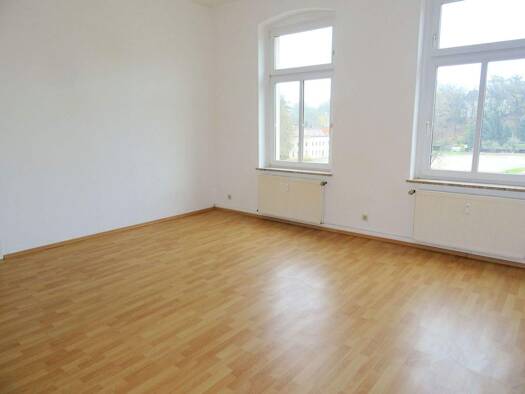 Wohnung zur Miete 590 € 4 Zimmer 117 m² 1. Geschoss frei ab sofort Werdau 08412
