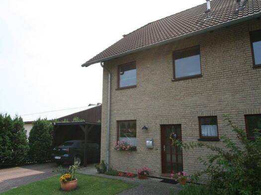 Doppelhaushälfte zur Miete 1.334 € 5 Zimmer 133,5 m² 350 m² Grundstück frei ab 01.04.2026 Starenweg 7 Hämelerwald Lehrte 31275