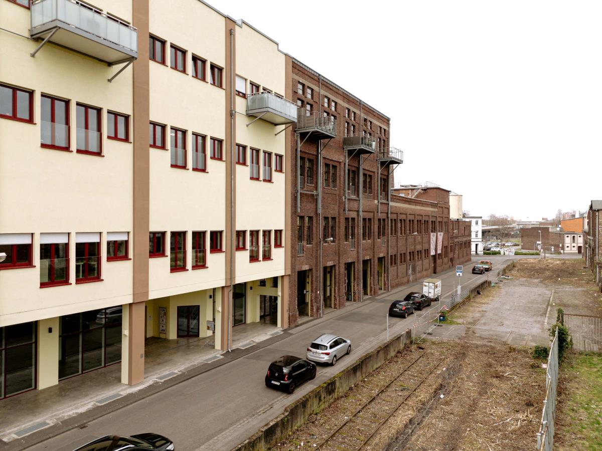 Bürofläche zur Miete Provisionsfrei 10,50 € 352 m²<br/>Bürofläche Ab 352 m²<br/>Teilbarkeit Uerdingen - Markt Krefeld 47829