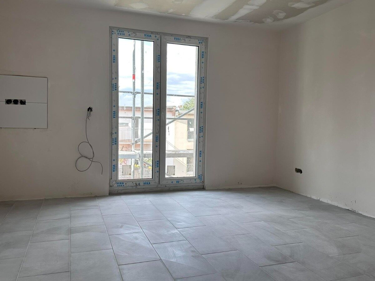 Wohnung zur Miete 800 € 3 Zimmer 80 m²<br/>Wohnfläche 4.<br/>Geschoss ab sofort<br/>Verfügbarkeit Grimmstraße 1 Freiimfelde / Kanenaer Weg Halle 06112