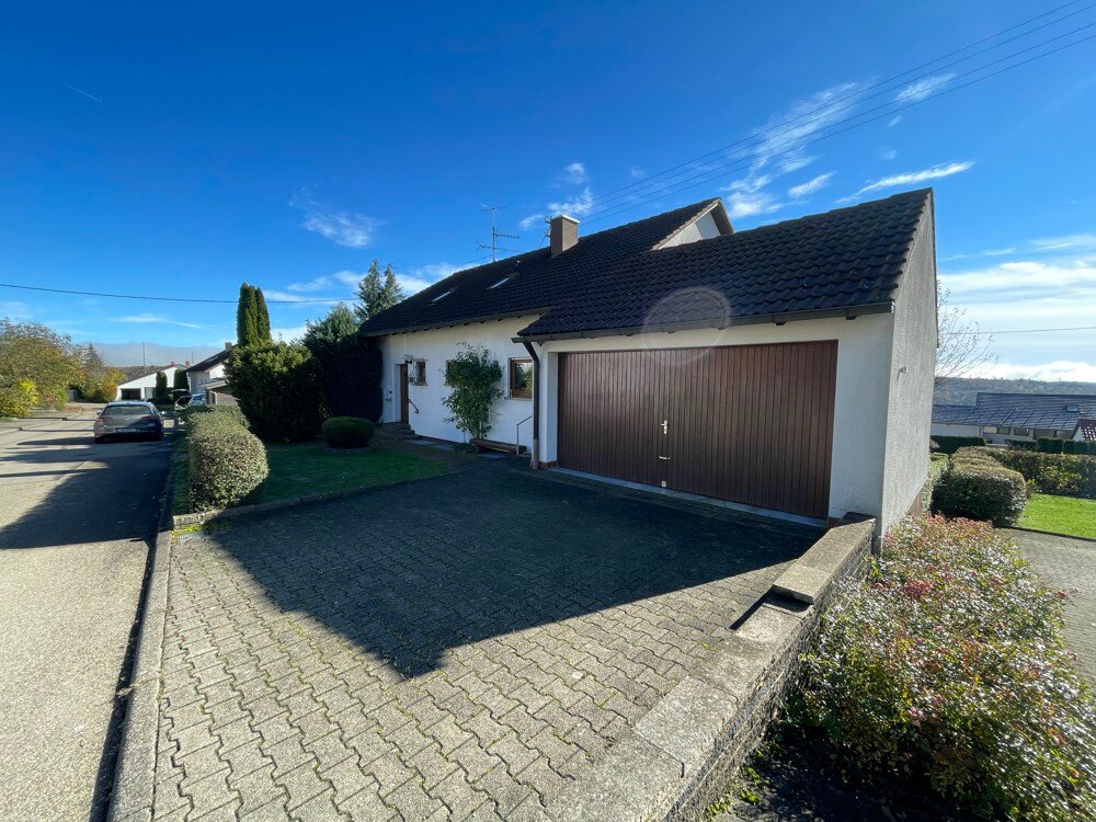 Einfamilienhaus zum Kauf 359.000 € 8 Zimmer 176 m²<br/>Wohnfläche 666 m²<br/>Grundstück Sontheim Heroldstatt / Sontheim 72535