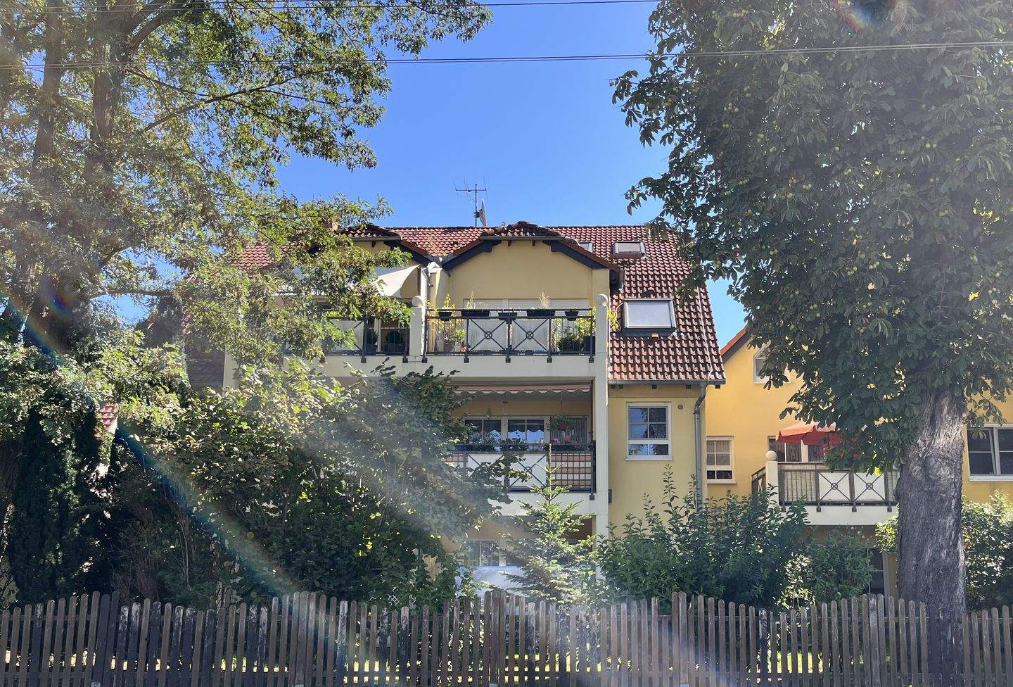 Immobilie in Pirna - Schicke Eigentumswohnung mit Terrasse und Garten am Birkwitzer Badesee - Bild 0