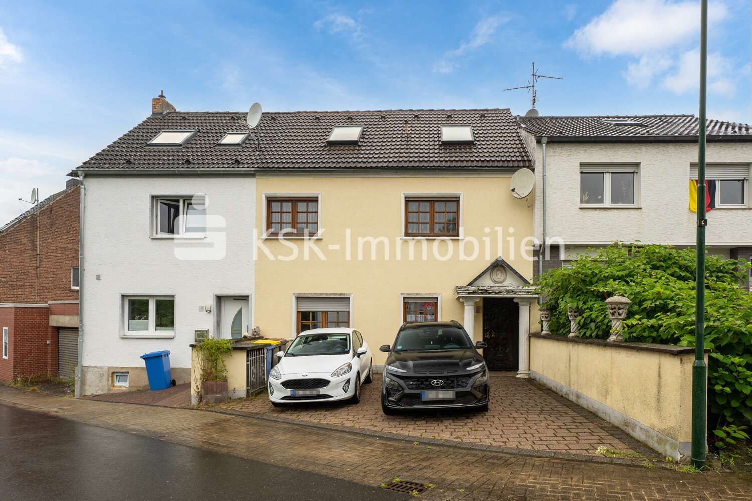 Reihenmittelhaus zum Kauf 280.000 € 5 Zimmer 160,5 m²<br/>Wohnfläche 469 m²<br/>Grundstück Brüggen Kerpen / Brüggen 50169