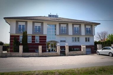 Hotel zum Kauf 1.100.000 € 13 Zimmer 1.506 m² Grundstück Gyor 9027