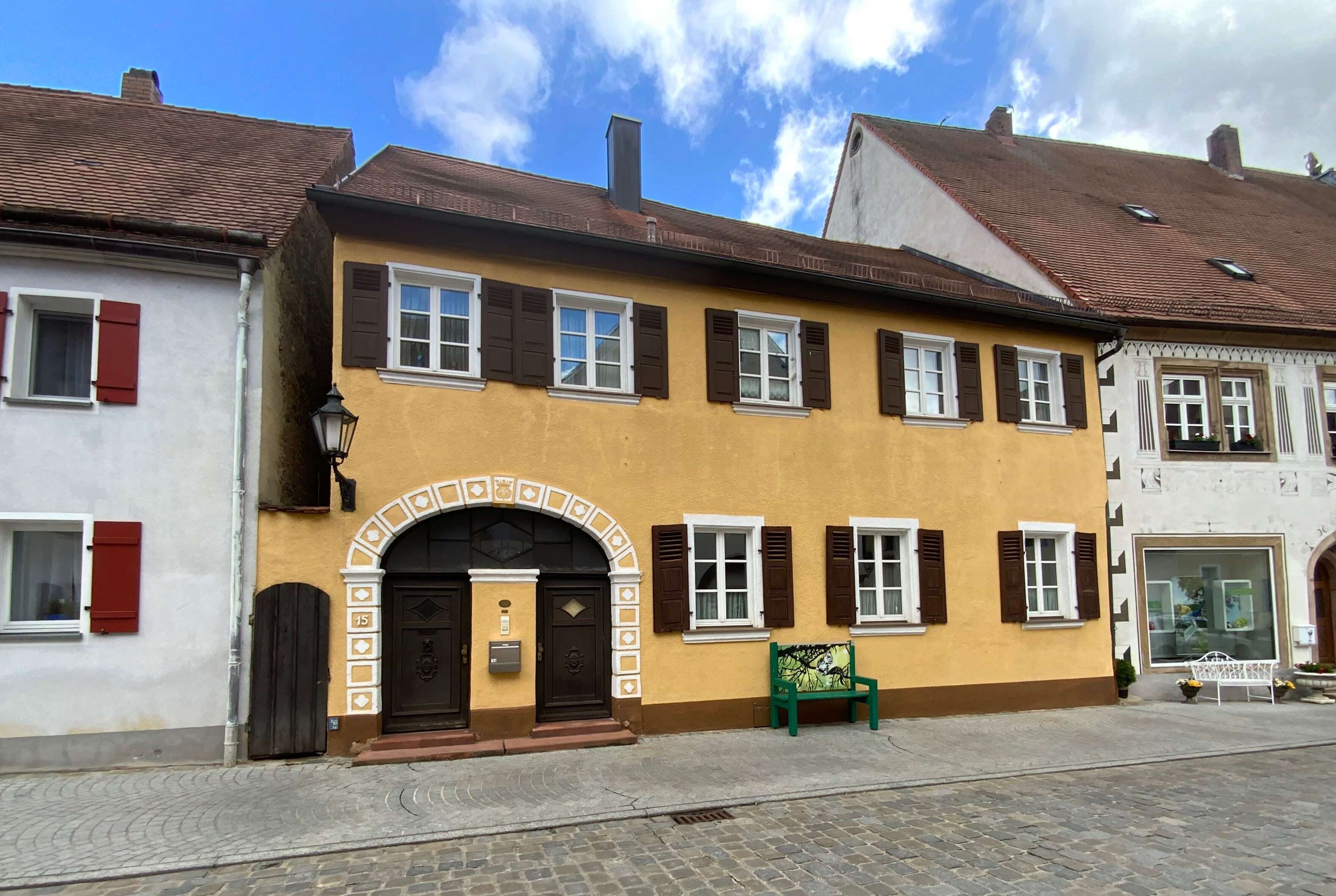Einfamilienhaus zum Kauf 316.000 € 5,5 Zimmer 382 m²<br/>Wohnfläche 742 m²<br/>Grundstück Wolframs-Eschenbach Wolframs-Eschenbach 91639