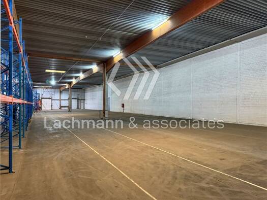 Lagerhalle zur Miete 3,90 € 1.800 m² Lagerfläche teilbar ab 968 m² Mahndorf Bremen 28307