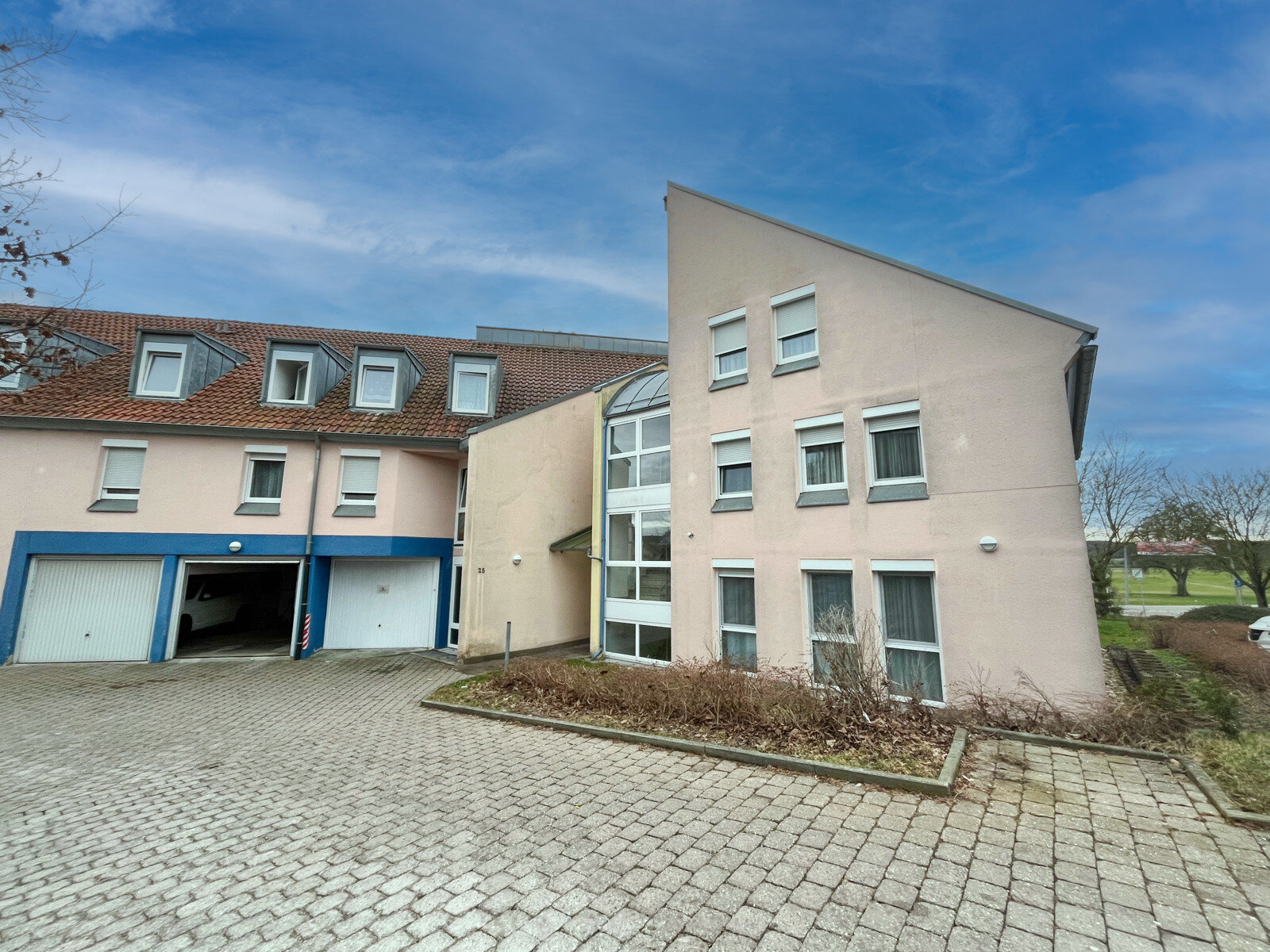 Wohnung zum Kauf 240.000 € 4 Zimmer 108,2 m²<br/>Wohnfläche 01.06.2025<br/>Verfügbarkeit Roßfeld Crailsheim 74564