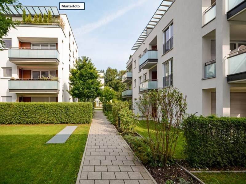 Mehrfamilienhaus in 42389 Wuppertal, Grundstr.