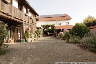 Mehrfamilienhaus zum Kauf 459.000 € 10,5 Zimmer 335 m² 1.321 m² Grundstück Kirchstr. 8 Dachwig 99100