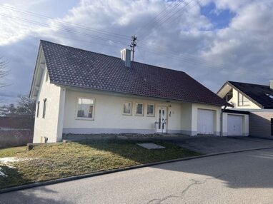 Einfamilienhaus zum Kauf 310.000 € 8,5 Zimmer 172 m² 1.028 m² Grundstück frei ab sofort Am Bergle Böttingen 78583