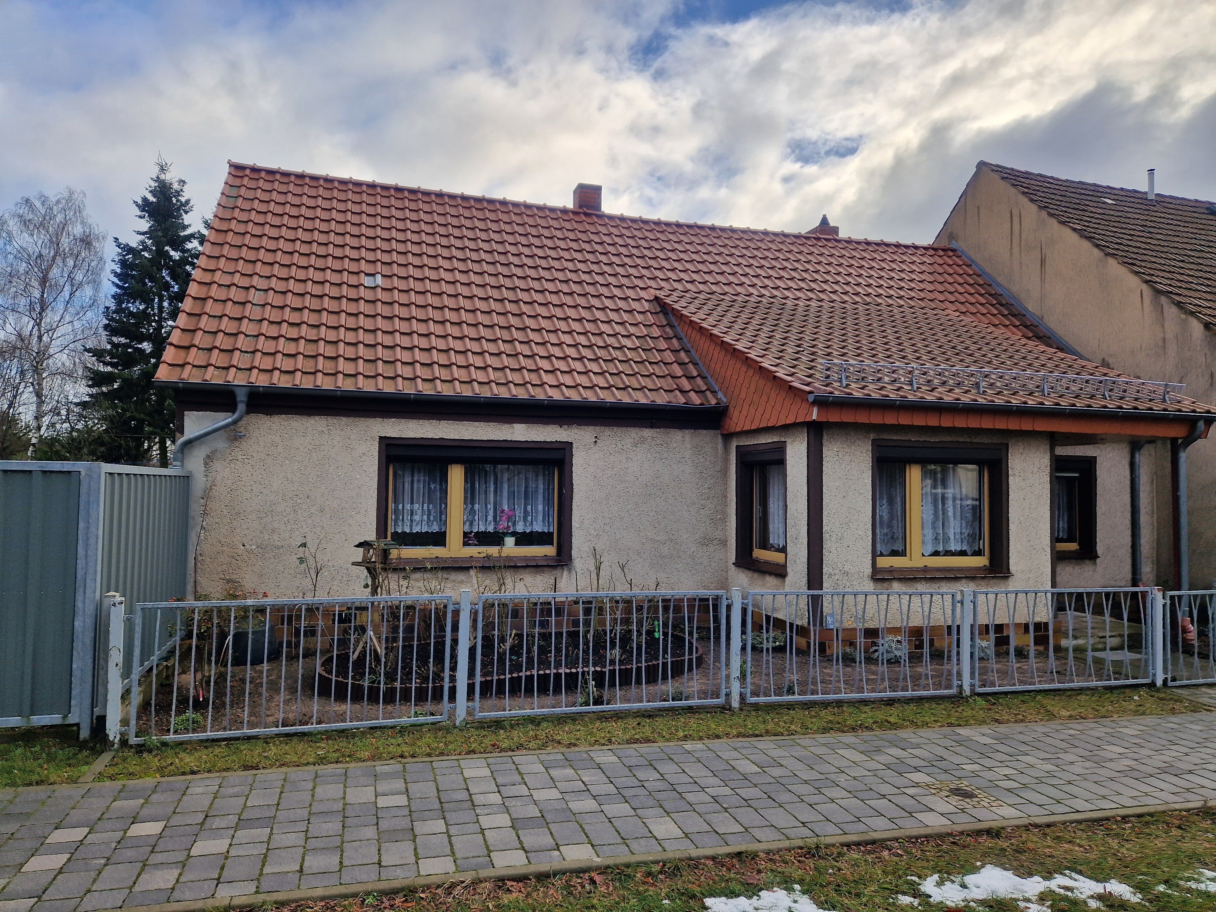 Einfamilienhaus zum Kauf 98.000 € 3 Zimmer 86 m²<br/>Wohnfläche 1.060 m²<br/>Grundstück Wiesenburg Wiesenburg/Mark 14827