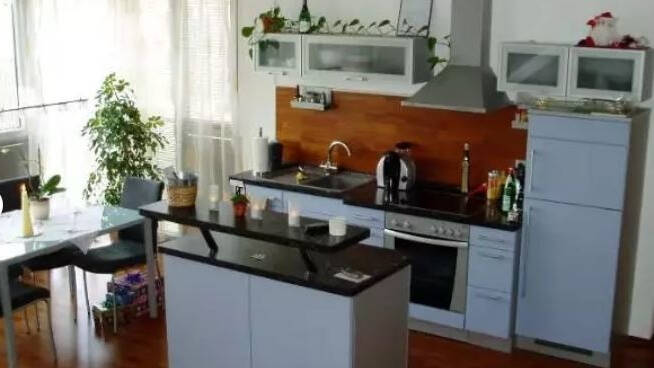 Wohnen mit Komfort von Privat, citynah, optimale Verkehrsanbindungen, 2,5 Raum-Wohnung, Aufzug, keine Stufen, Autoaufzug.