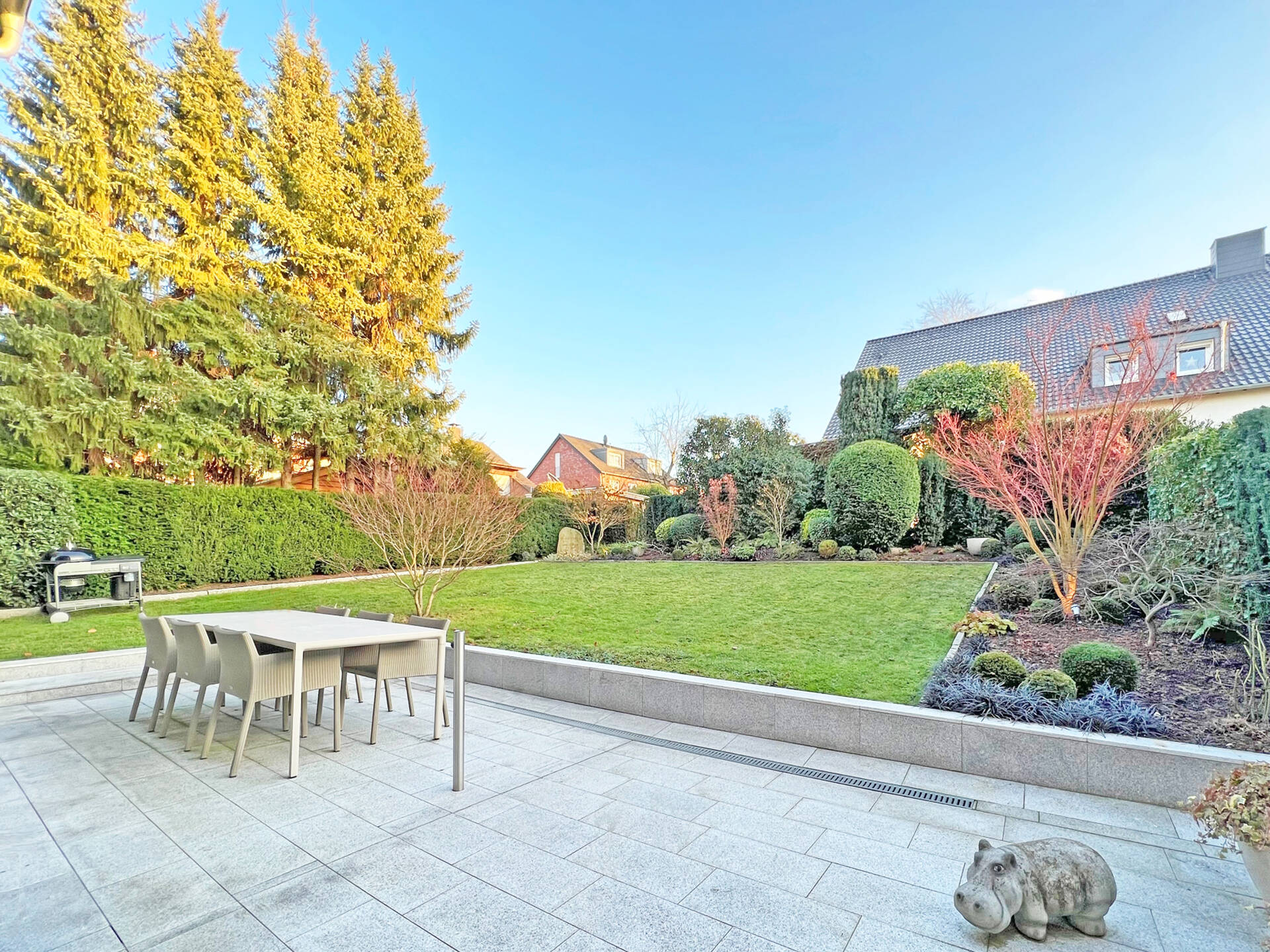 Traumhaftes Zweifamilienhaus mit Garten in Bochum-Linden