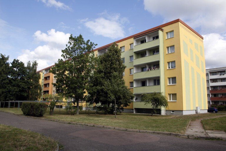 Wohnung zur Miete 360 € 3 Zimmer 56,5 m²<br/>Wohnfläche 4. Stock<br/>Geschoss 01.08.2024<br/>Verfügbarkeit Eike-von-Repgowe-Str. 01 Süd 43 Dessau-Roßlau 06849