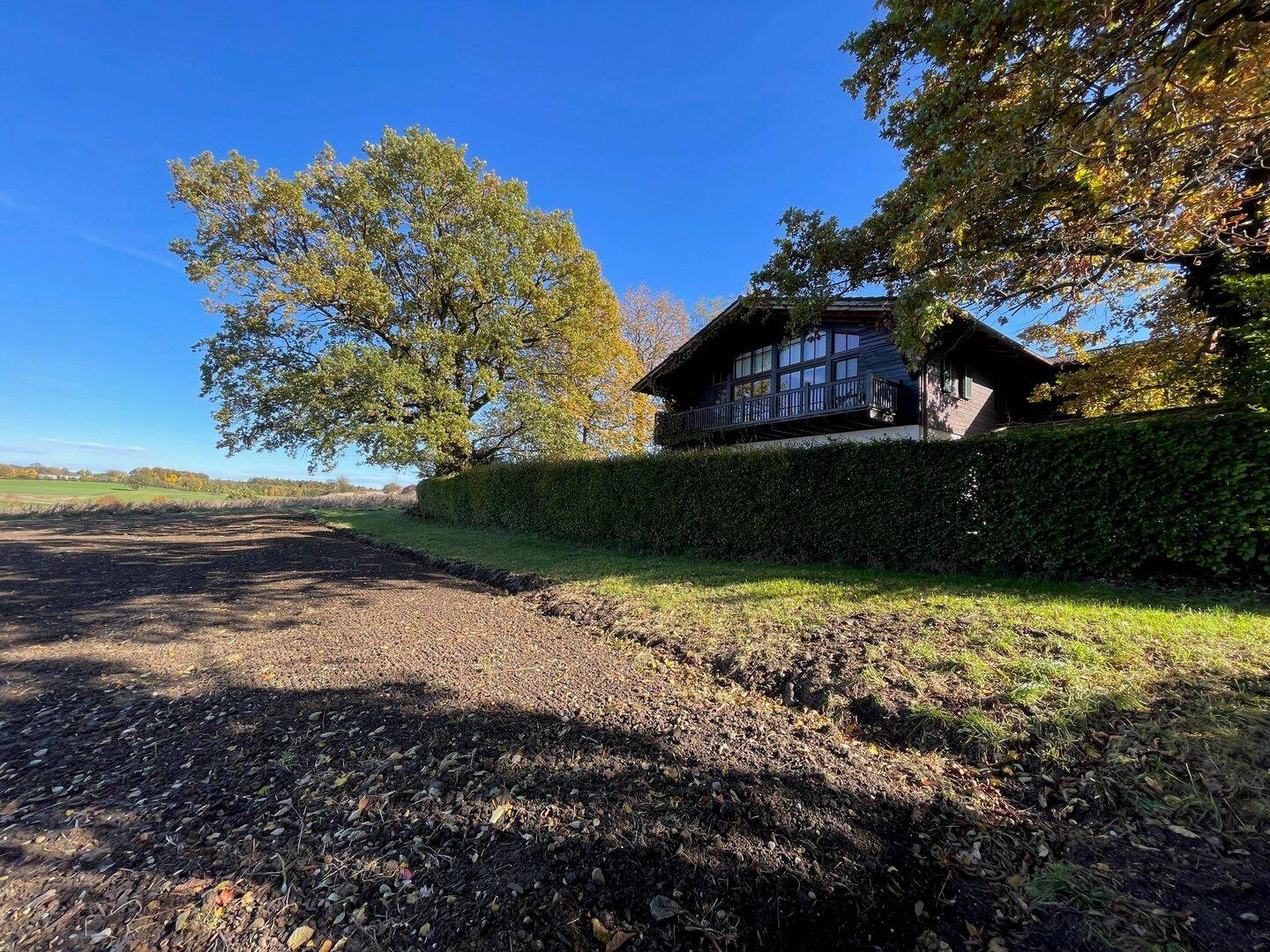 Starnberg-Pöcking: Zweifamilienhaus in naturverbundener Wohnlage mit Weitblick