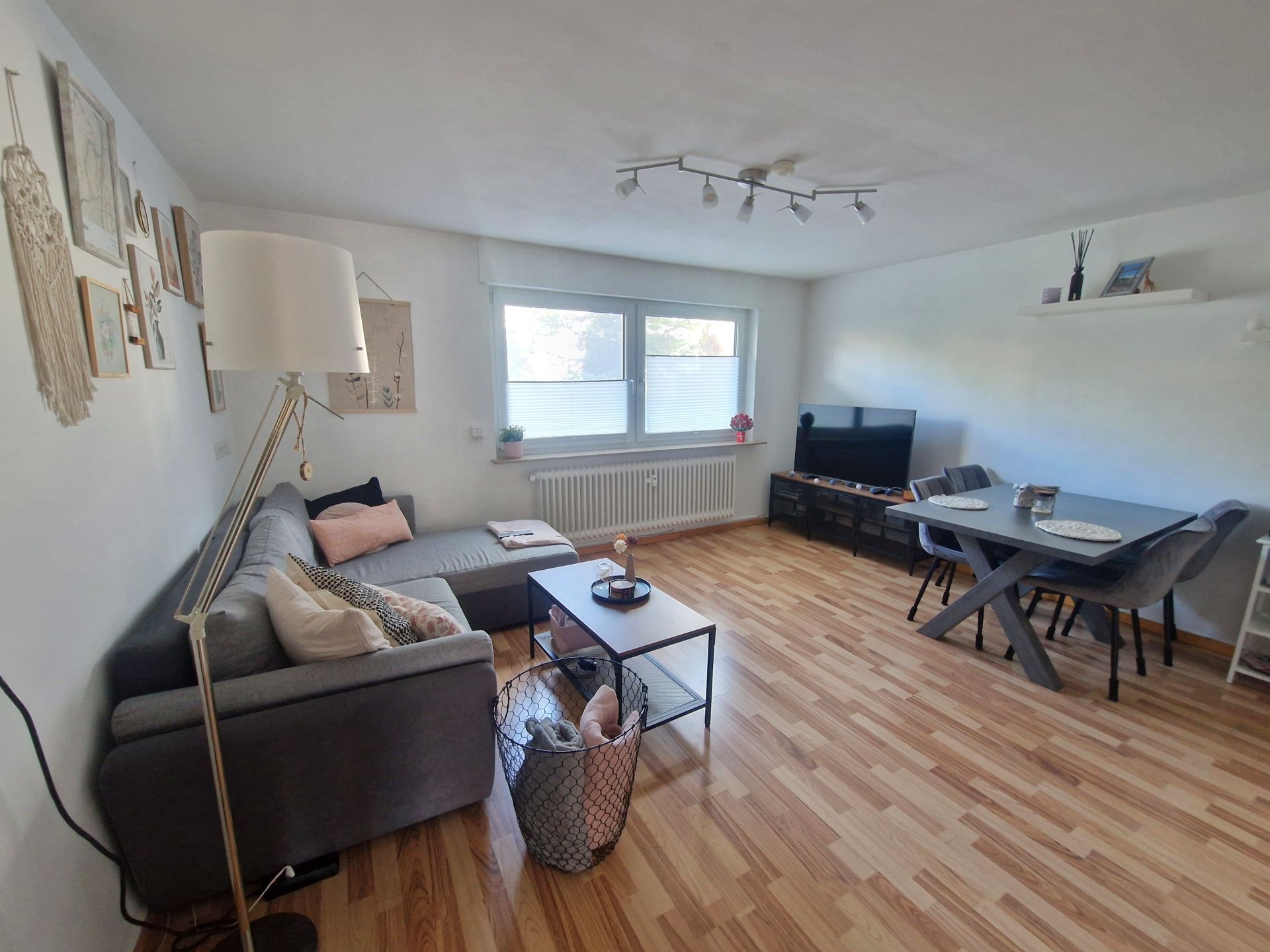 Wohnung zur Miete 500 € 2 Zimmer 45 m²<br/>Wohnfläche 01.09.2024<br/>Verfügbarkeit Niederwerth 56179