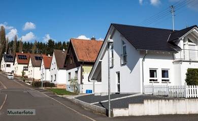 Doppelhaushälfte zur Zwangsversteigerung 196.265 € 6 Zimmer 123 m² 1.041 m² Grundstück Salzgitter-Bad - Beamtensiedlung Salzgitter 38259