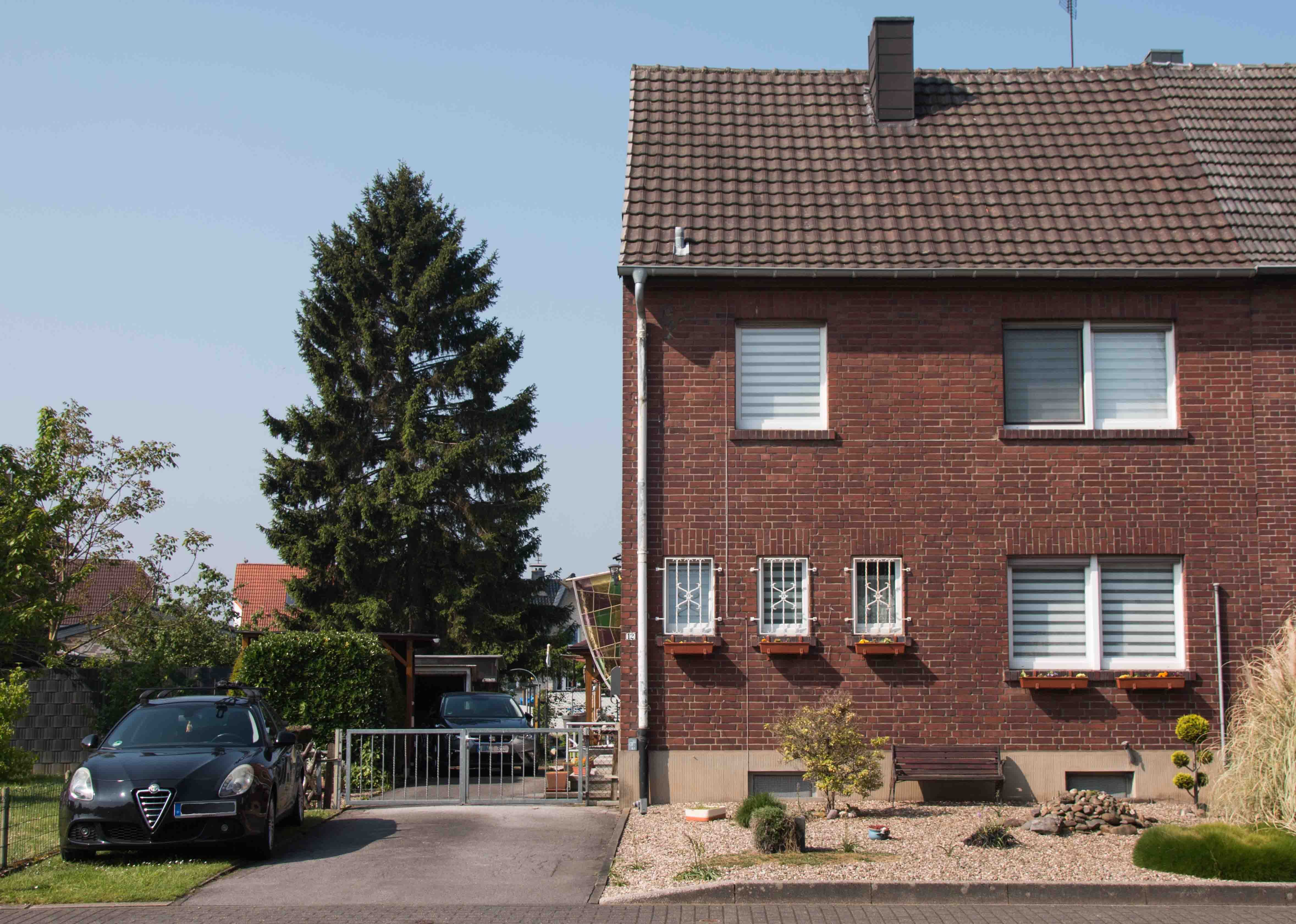 Doppelhaushälfte zum Kauf 189.000 € 6 Zimmer 100 m²<br/>Wohnfläche 671 m²<br/>Grundstück Millich Hückelhoven 41836