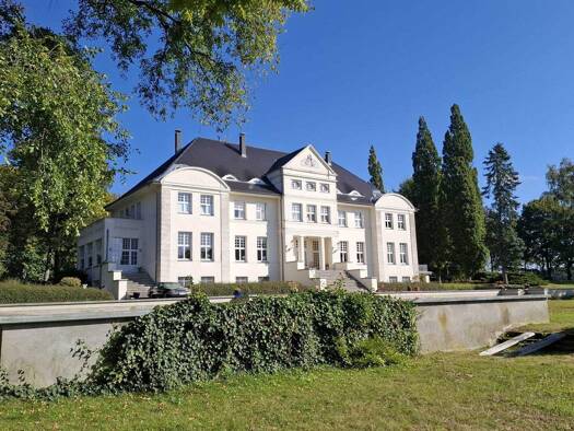 Schloss zum Kauf 3.600.000 € 45 Zimmer 1.450 m² 38.688 m² Grundstück Wichmannsdorf Kröpelin 18236