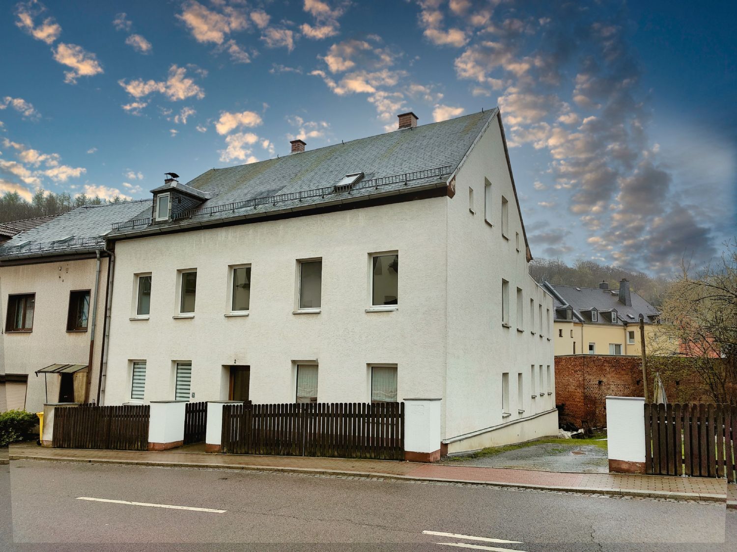 Mehrfamilienhaus zum Kauf Provisionsfrei 100.000 € 273 m²<br/>Wohnfläche 440 m²<br/>Grundstück Waldenburger Straße 2 Lichtenstein Lichtenstein 09350