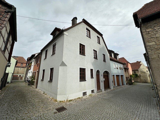 Stadthaus zur Miete 1.040 € 4 Zimmer 105 m²<br/>Wohnfläche Ab sofort<br/>Verfügbarkeit Untere Zwingergasse 5 Volkach Volkach 97332