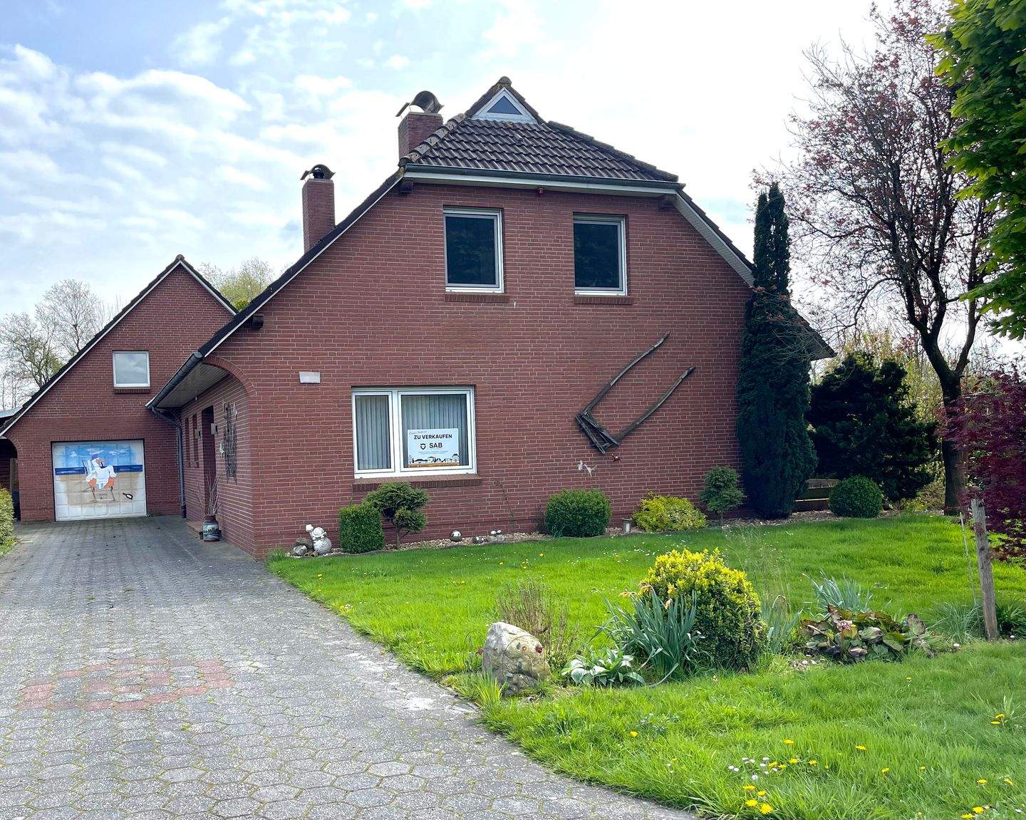 Immobilie in Wiesmoor - Charmantes Einfamilienhaus mit Einliegerwohnung und separatem Baugrundstück in ruhiger Lage von Wiesmoor - Bild 0