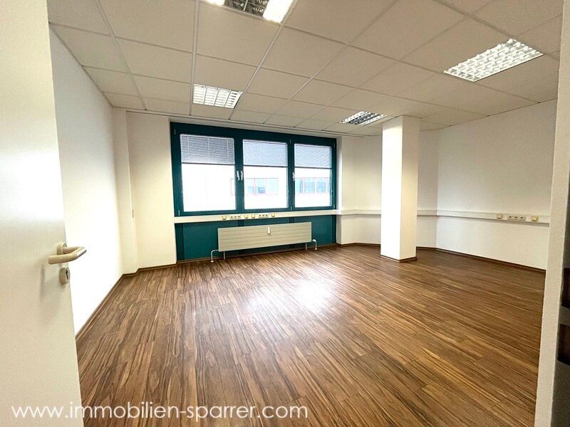 Bürofläche zur Miete 1.330 € 5 Zimmer 183,8 m²<br/>Bürofläche Rothenstadt Weiden in der Oberpfalz 92637