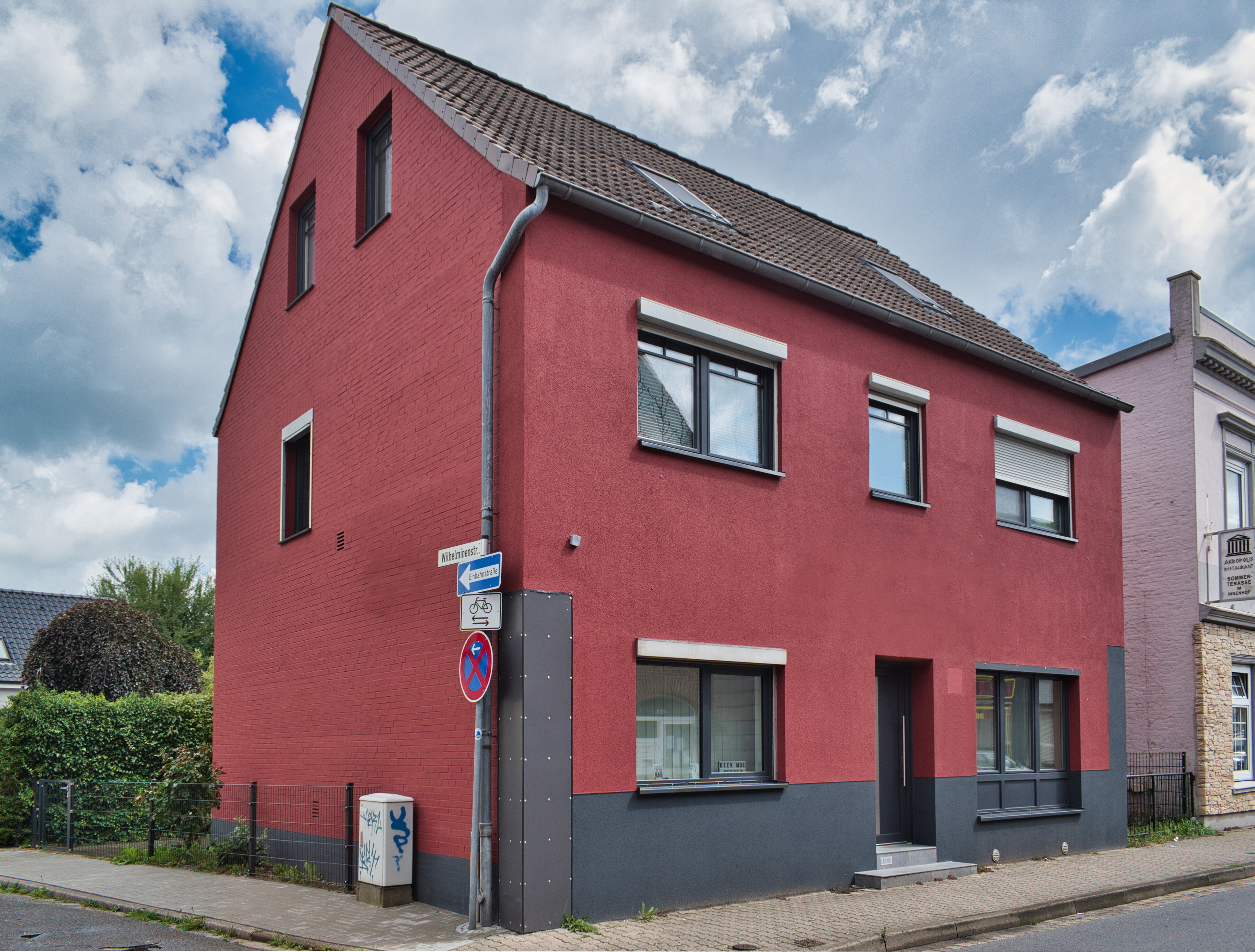 Mehrfamilienhaus zum Kauf 428.000 € 7,5 Zimmer 190 m²<br/>Wohnfläche 408 m²<br/>Grundstück Uetersen 25436