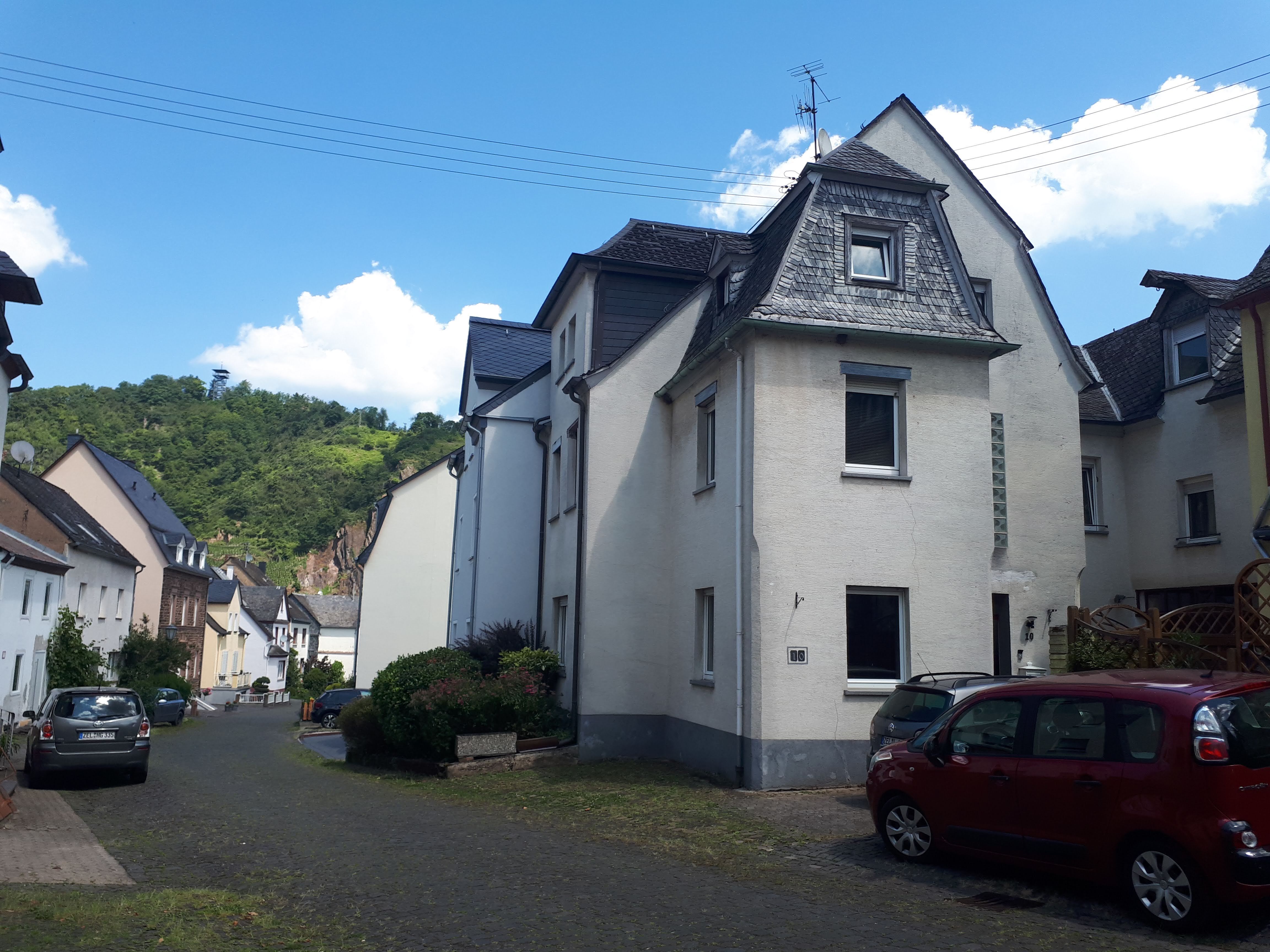 Einfamilienhaus zum Kauf 250.000 € 9 Zimmer 240 m²<br/>Wohnfläche 261 m²<br/>Grundstück Pünderich 56862