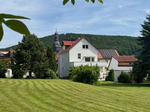 Mehrfamilienhaus zum Kauf als Kapitalanlage geeignet 330.000 € 7 Zimmer 194 m² 1.858 m² Grundstück Schierbachstraße/ Hinter den Höfen Lenterode 37318