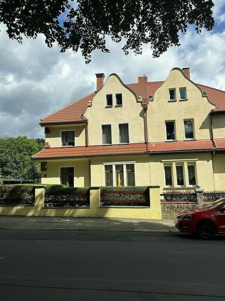 Einfamilienhaus zum Kauf 370.000 € 7 Zimmer 175 m²<br/>Wohnfläche 592 m²<br/>Grundstück 01.12.2024<br/>Verfügbarkeit Ilmenau Ilmenau 98693