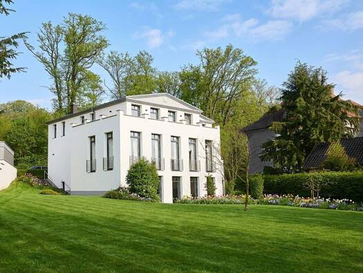 Haus zum Kauf 740.000 € 10 Zimmer 310 m² 1.088 m² Grundstück Lage 32791