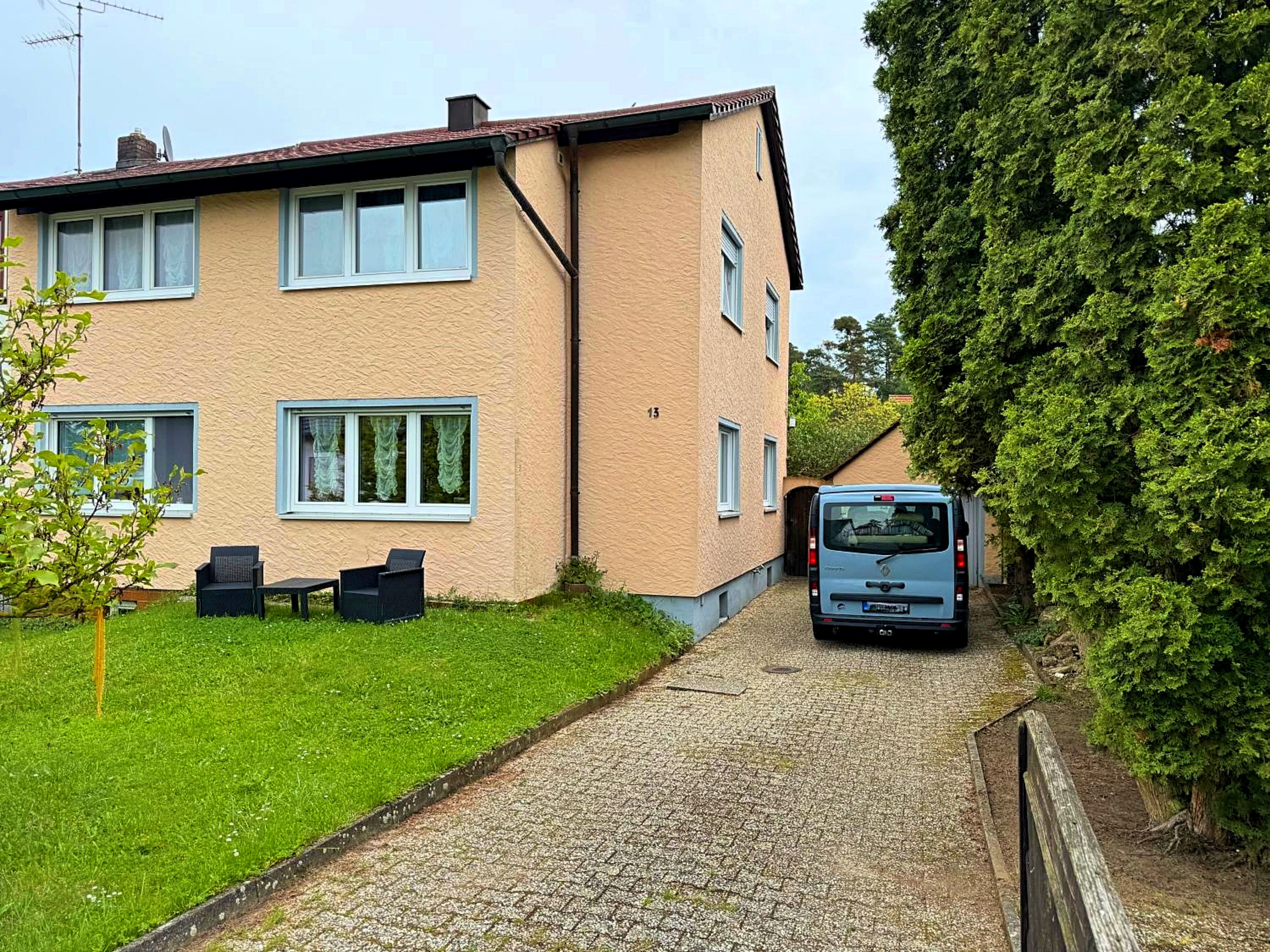 Doppelhaushälfte zum Kauf 429.000 € 5 Zimmer 116 m²<br/>Wohnfläche 647 m²<br/>Grundstück Heßdorf Heßdorf 91093