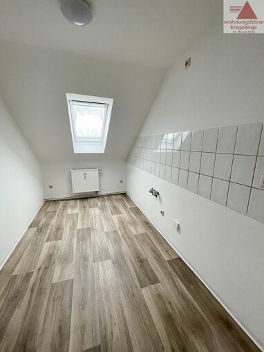 Wohnung zur Miete 250 € 2 Zimmer 58,8 m² Marie-Müller-Straße 6 Aue 08280