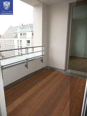 Wohnung zur Miete 1.347 € 3 Zimmer 84,2 m²<br/>Wohnfläche 01.08.2024<br/>Verfügbarkeit Innere Altstadt-Ost Dresden 01067