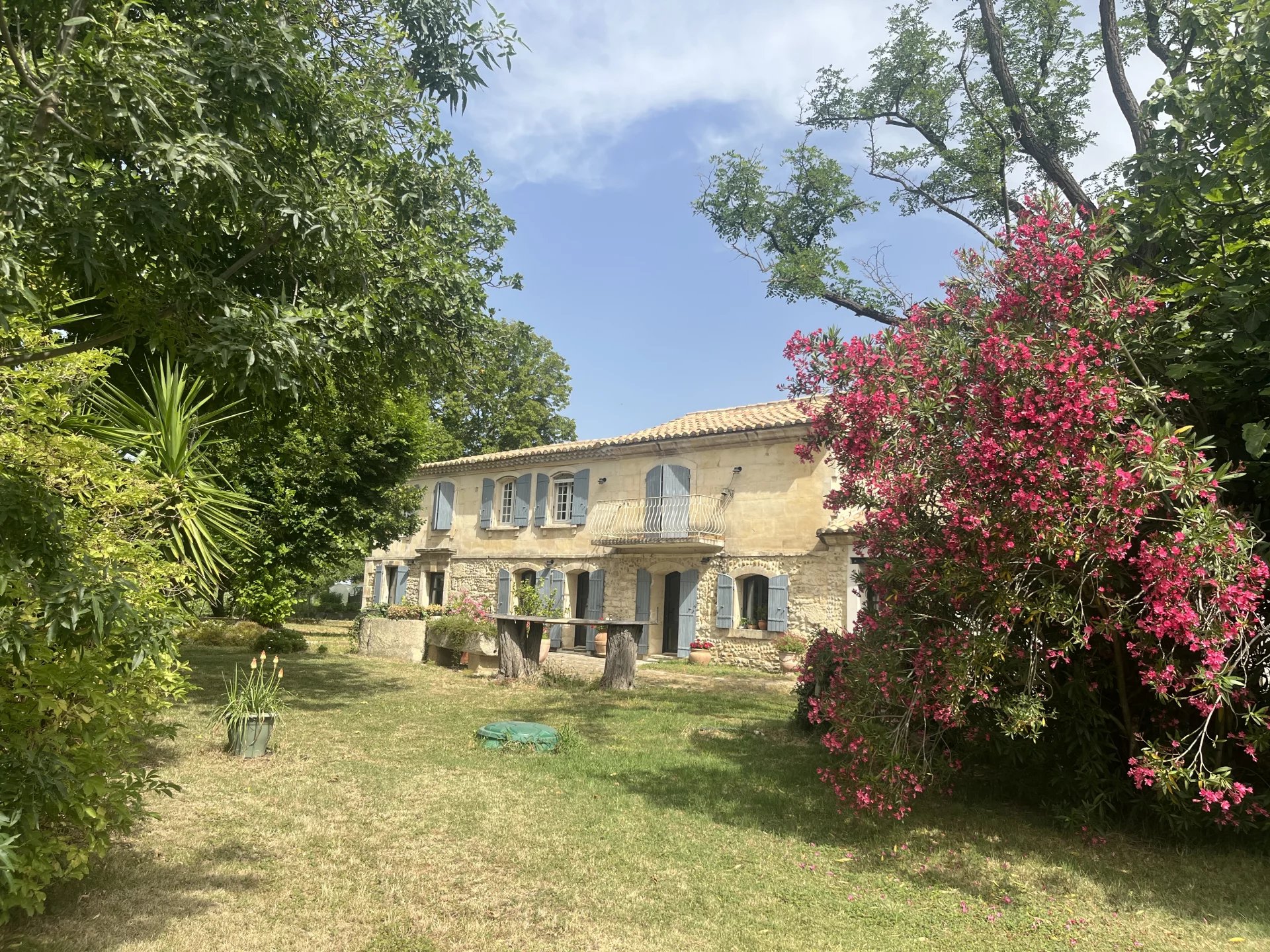 Einfamilienhaus zum Kauf 1.200.000 € 10 Zimmer 332,4 m²<br/>Wohnfläche 10.000 m²<br/>Grundstück Centre Ville-Mejan-La Cité ARLES 13200