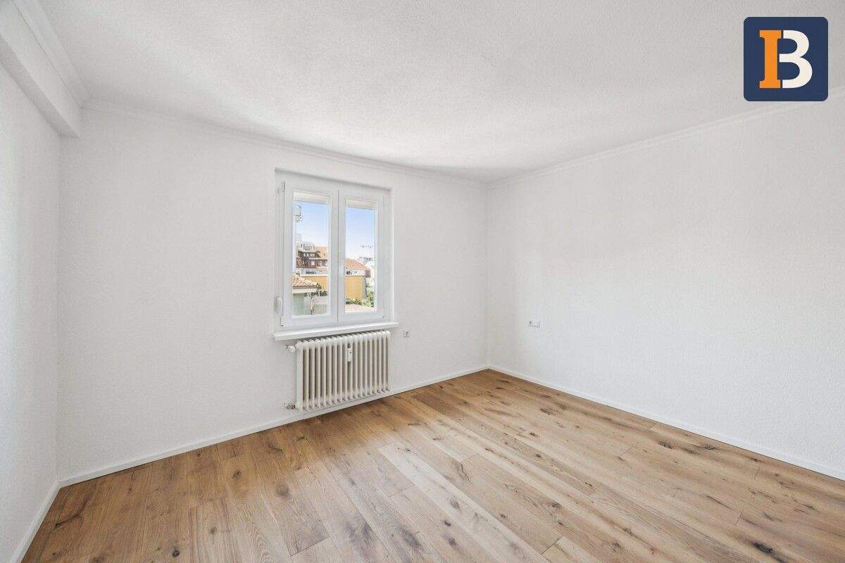 Erstbezug nach kompletter Renovierung: 3-Zi-Altbauwohnung mit Parkettboden!