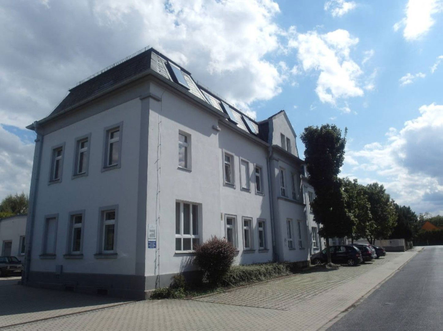 Bürofläche zur Miete provisionsfrei 2.150 € 306,7 m²<br/>Bürofläche Radebeul 01445