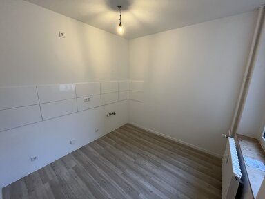 Wohnung zur Miete 445 € 3 Zimmer 57,8 m² 1. Geschoss Neubreisacher Str. 38a Obermeiderich Duisburg 47137