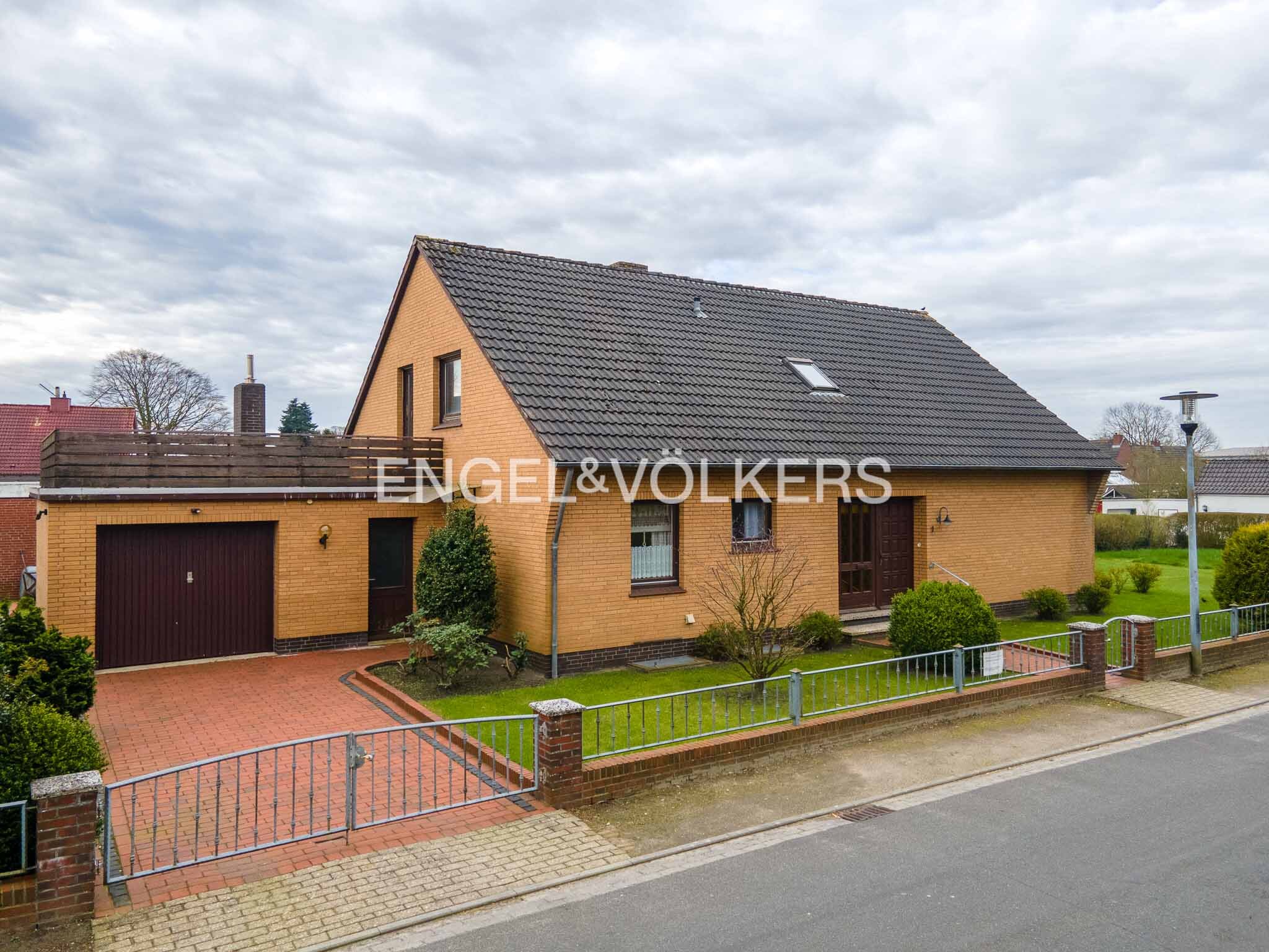 Einfamilienhaus zum Kauf 259.000 € 7 Zimmer 187 m²<br/>Wohnfläche 871 m²<br/>Grundstück Wittmund Wittmund 26409