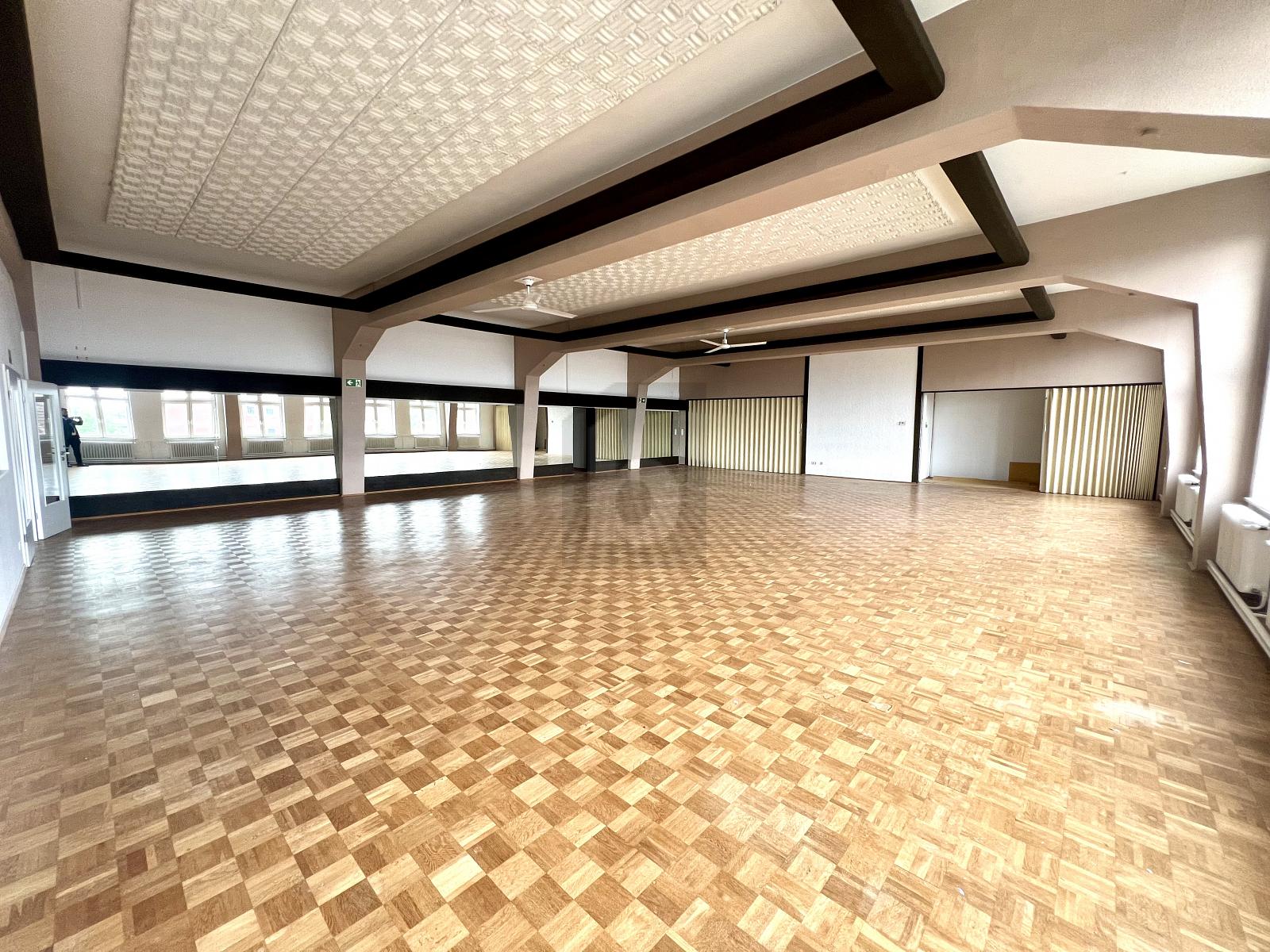 Lagerhalle zur Miete 1.200 € 399 m²<br/>Ladenfläche Heppens Wilhelmshaven 26384