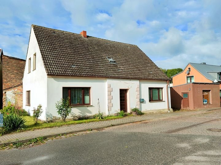 Einfamilienhaus zum Kauf 239.000 € 6 Zimmer 159 m²<br/>Wohnfläche 2.003 m²<br/>Grundstück Altenkirchen Altenkirchen 18556