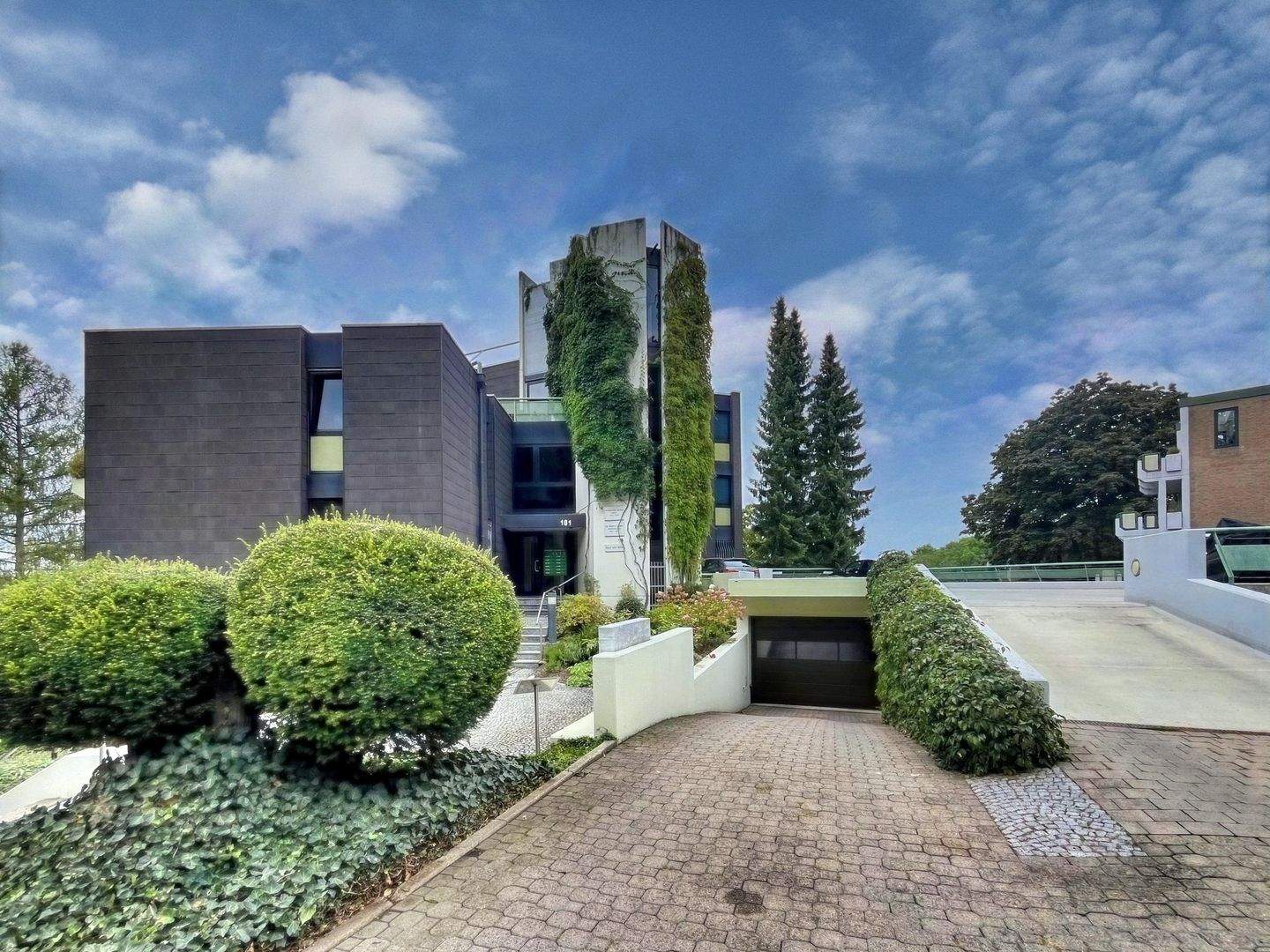 Panoramblick im Weitwinkel!  Ostviertel: 140m², 4 Zimmer, TG-Platz, Fahrstuhl, Kellerraum