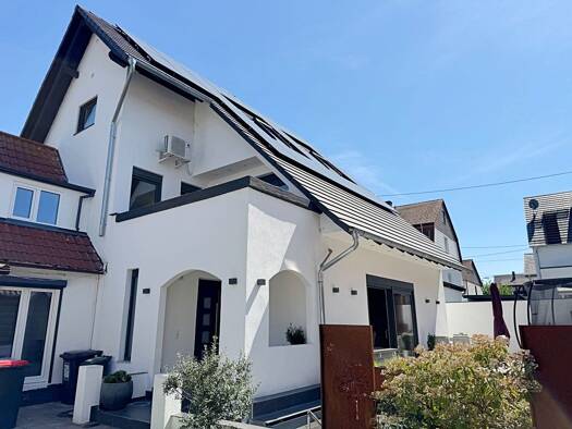 Haus zum Kauf 1.400.000 € 14 Zimmer 470 m² 447 m² Grundstück Daxlanden Karlsruhe 76189