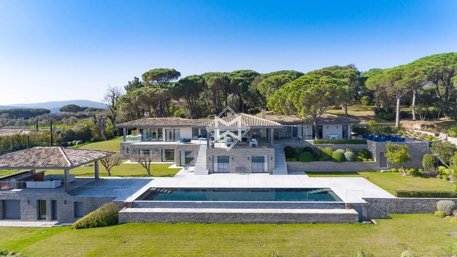 Villa zur Miete provisionsfrei 600.000 € 13 Zimmer 550 m²<br/>Wohnfläche 8.547 m²<br/>Grundstück Zone Est Diffuse Saint-Tropez 83990