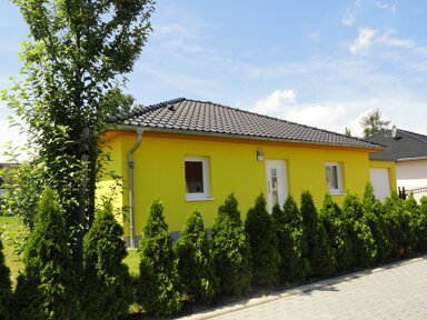 Bungalow zum Kauf provisionsfrei 299.800 € 3 Zimmer 70 m² 494 m² Grundstück frei ab 01.10.2025 Borna Borna 04552