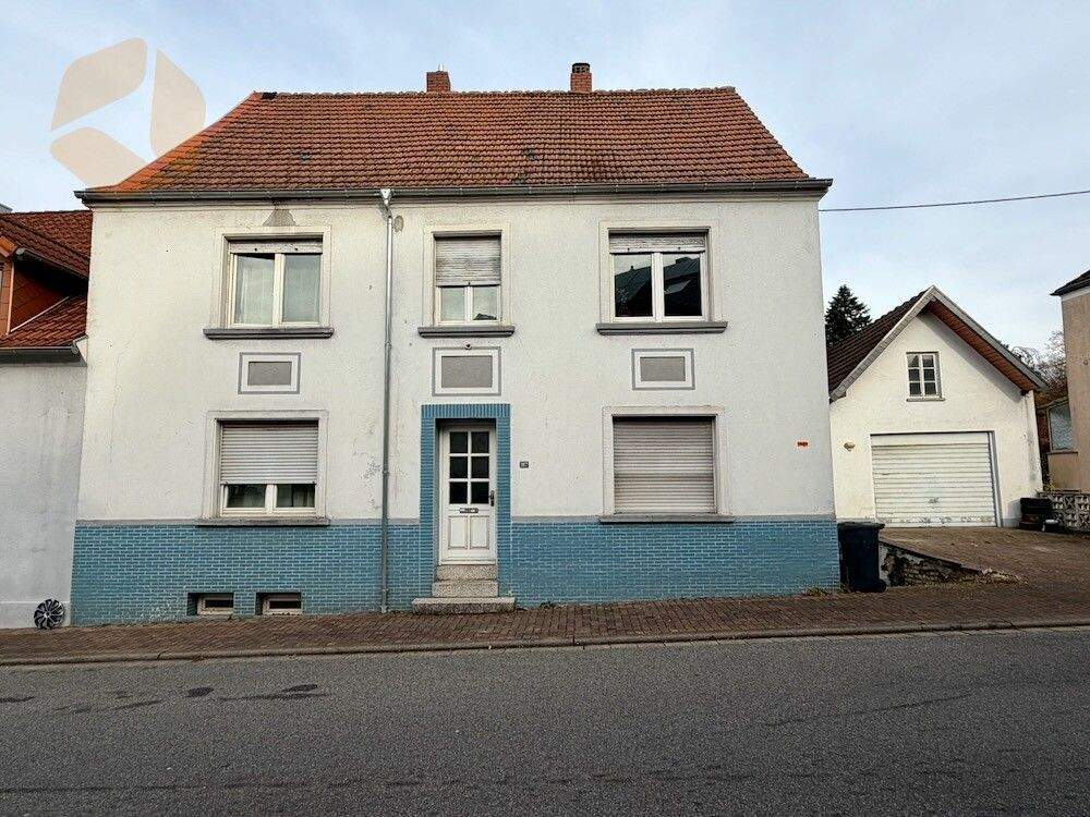 Immobilie in Bexbach - Vermietetes Zweifamilienhaus mit großem Grundstück in Bexbach zu verkaufen - Bild 0