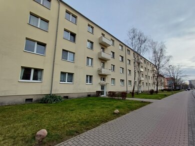 Wohnung zur Miete 473 € 4 Zimmer 76,1 m² 3. Geschoss frei ab 01.03.2025 Straße des Friedens 56 Merseburg Merseburg 06217